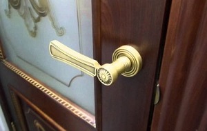 Установка дверной ручки в Пушкине