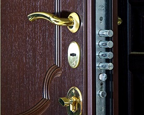Замена замка на металлической двери Legran в Пушкине